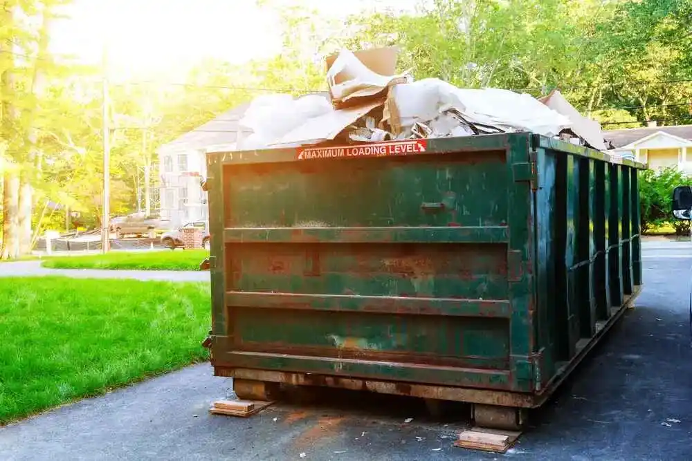 Professional junk removal team in Oregon City and Portland with truck